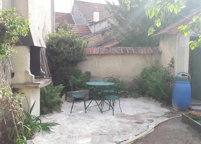 Chambre Agreable Au Fond Du Jardin